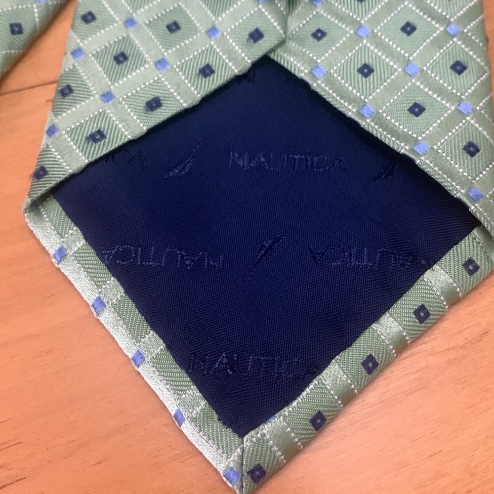 Nautica Lime Green 100% silk tie made in USA diamond pattern 59" EUC - Picture 3 of 9